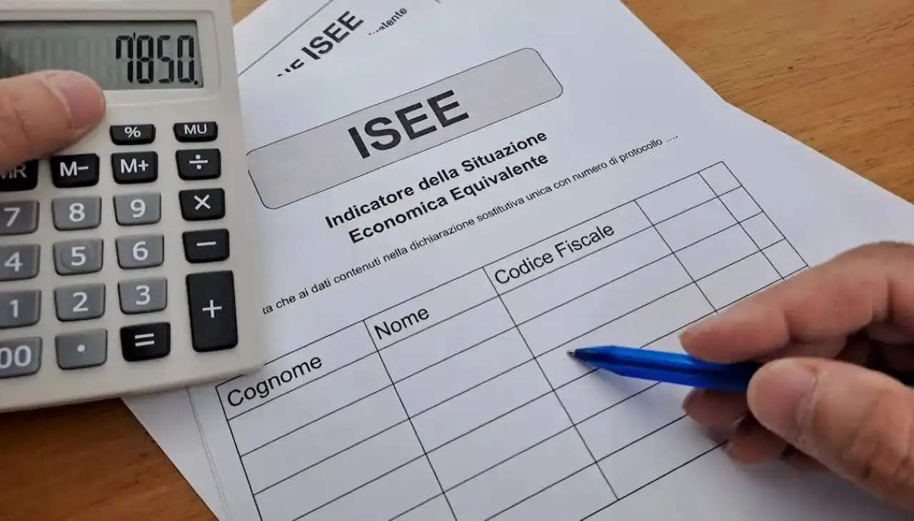 Attenzione: la carta acquisti 2025 cambia requisiti e importi. Ecco chi può richiederla