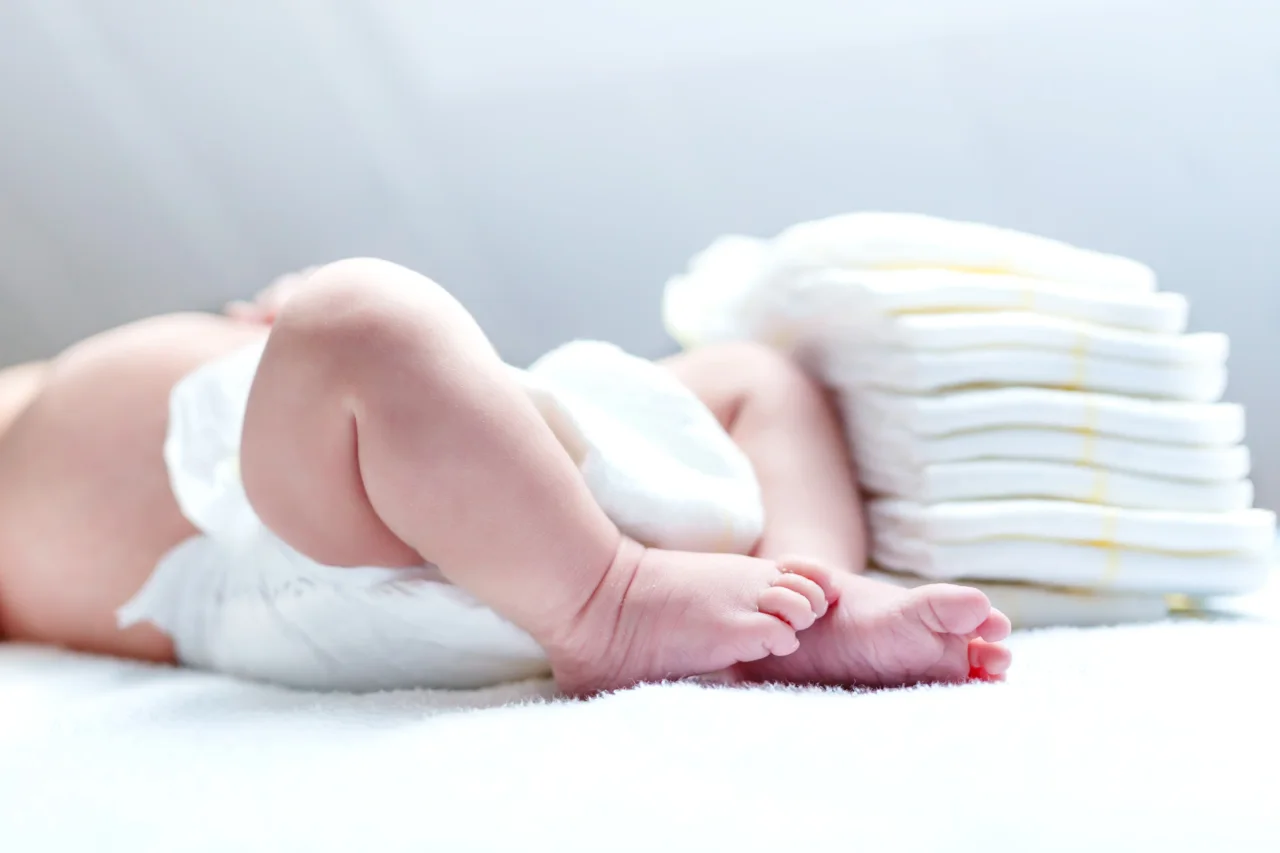 Non pulire le orecchie del neonato in questo modo: è pericoloso e rischi infezioni