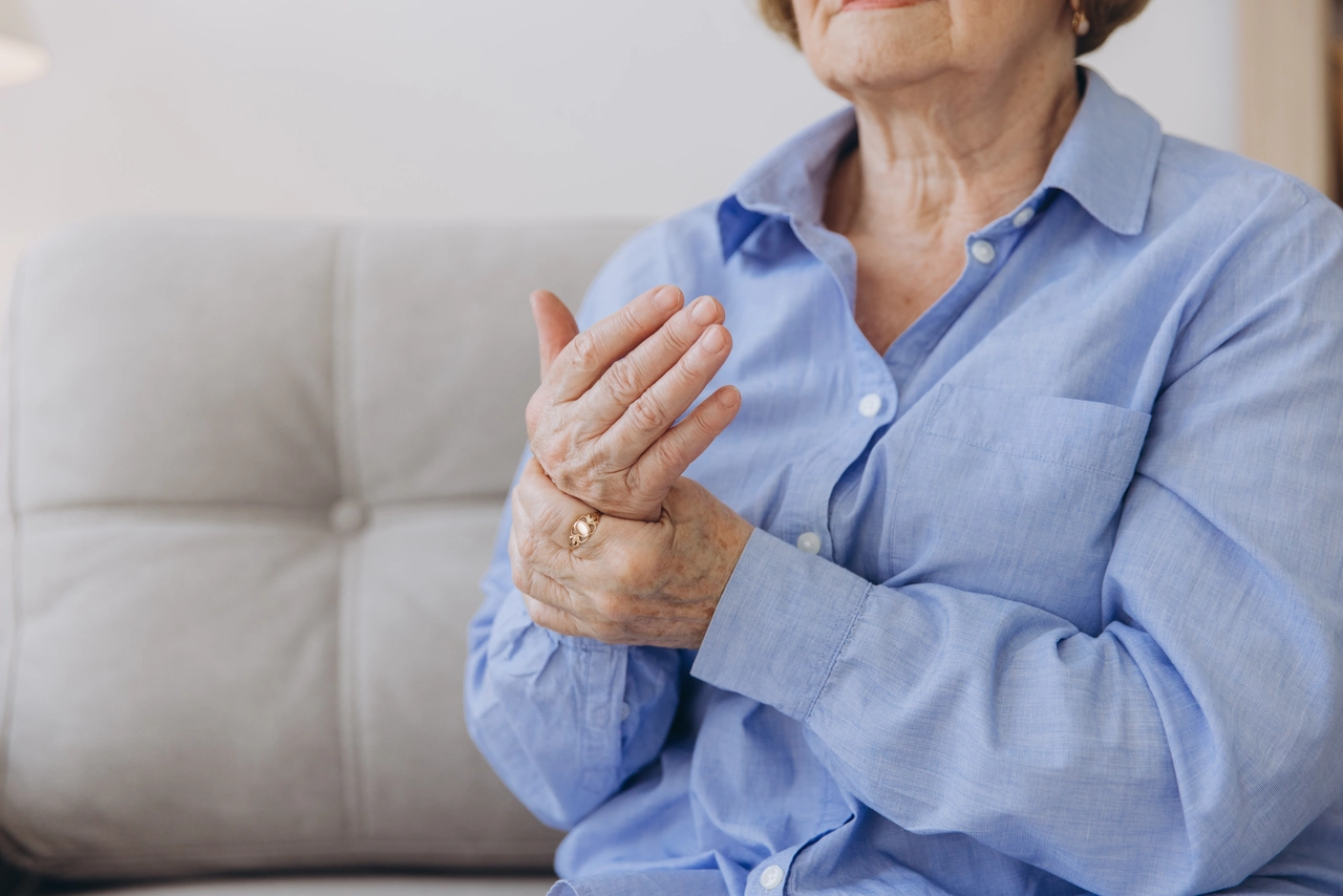 Dolori articolari in menopausa? Ecco l’integratore che li riduce davvero in poche settimane